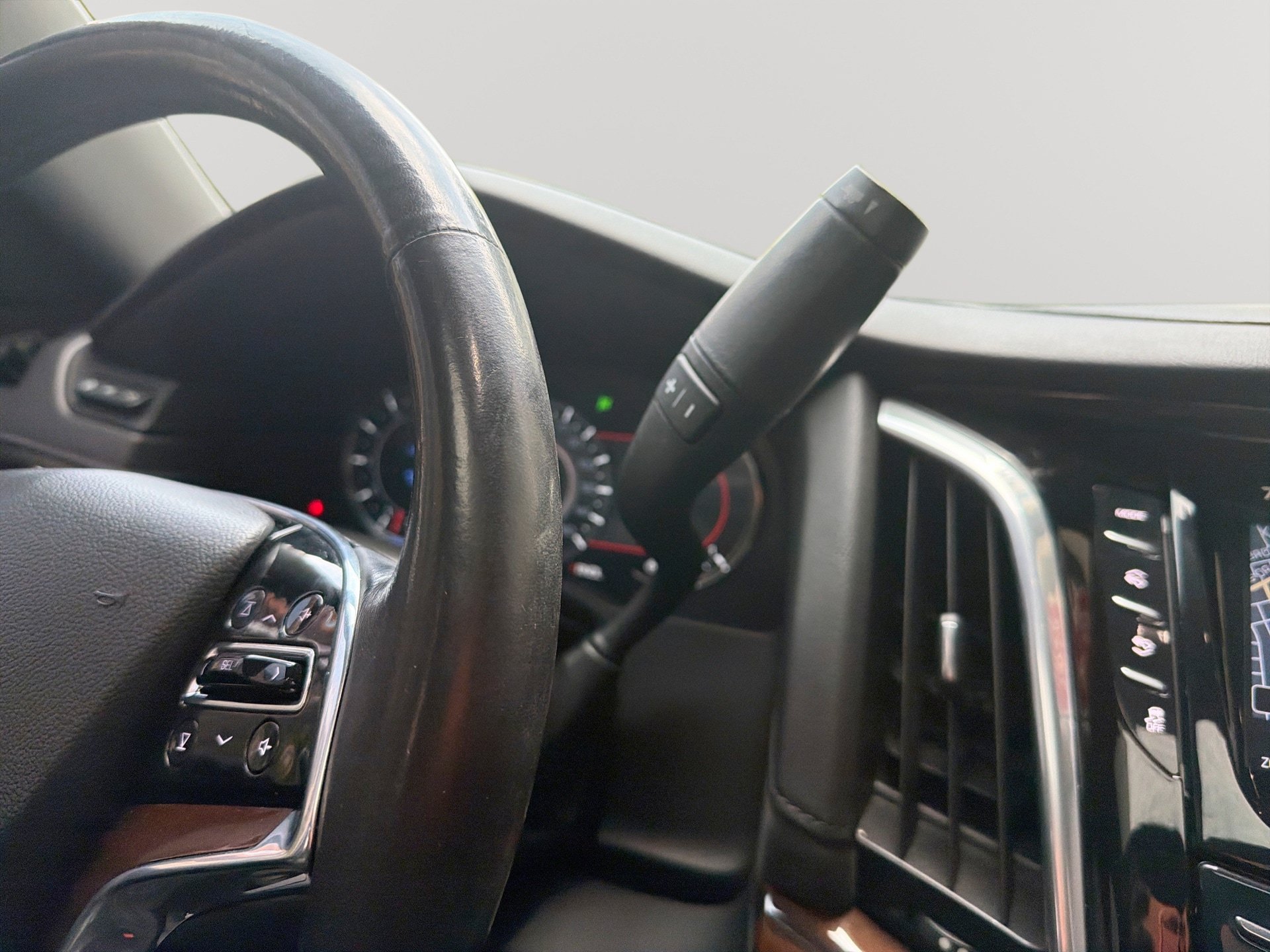 Used 2020 Cadillac Escalade ESV Luxury w/ Escalade Sport Edition AWD/4WD image 23