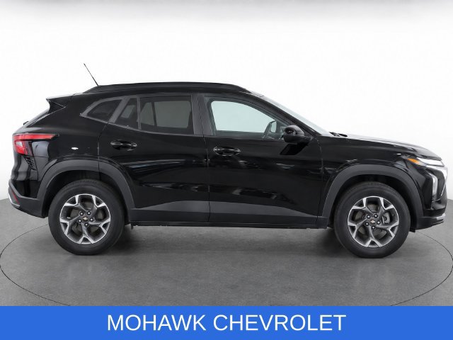 Used 2024 Chevrolet Trax LT w/ Driver Confidence Package FWD image 10