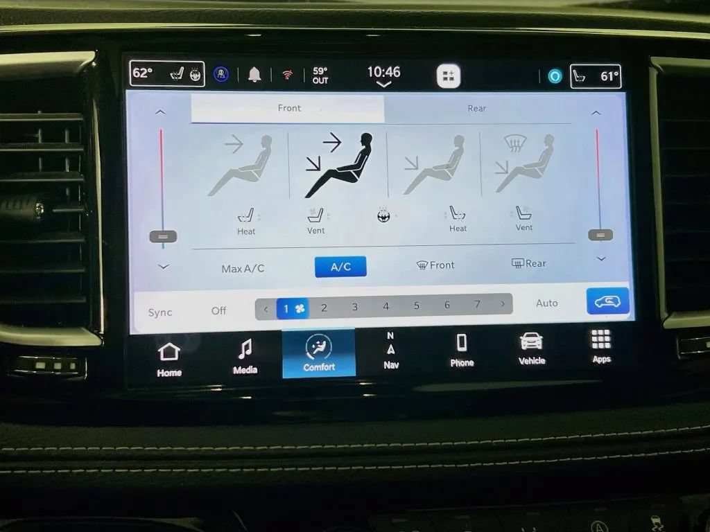 Used 2023 Chrysler Pacifica Limited FWD image 17