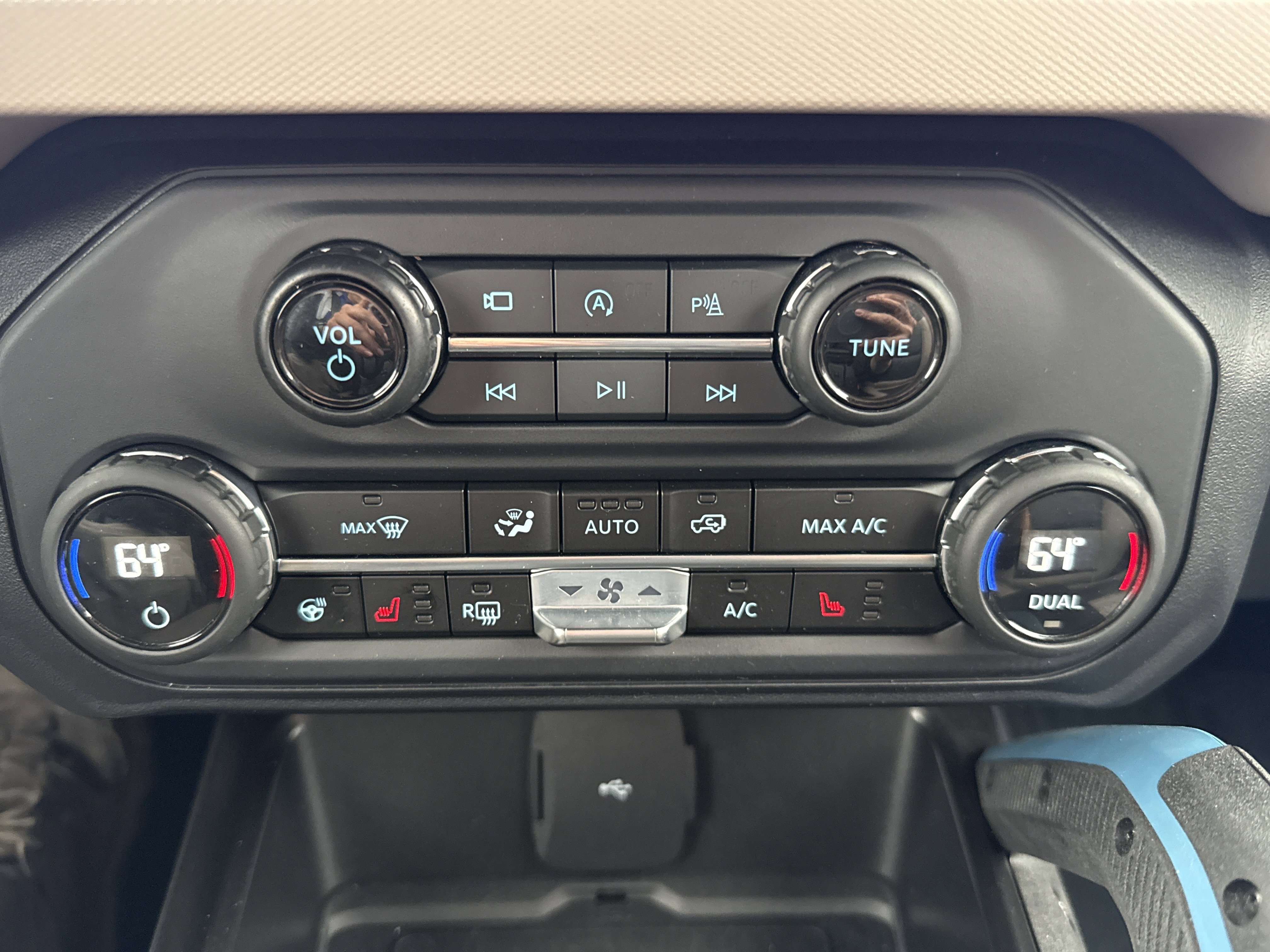 Used 2023 Ford Bronco Wildtrak image 24