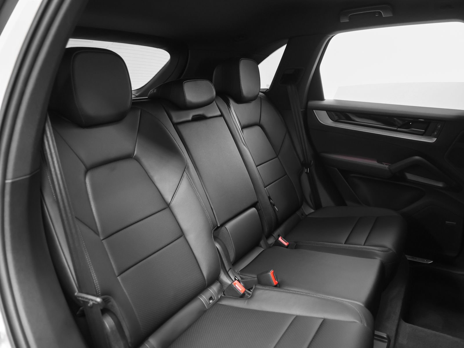 Certified 2025 Porsche Cayenne AWD/4WD image 26
