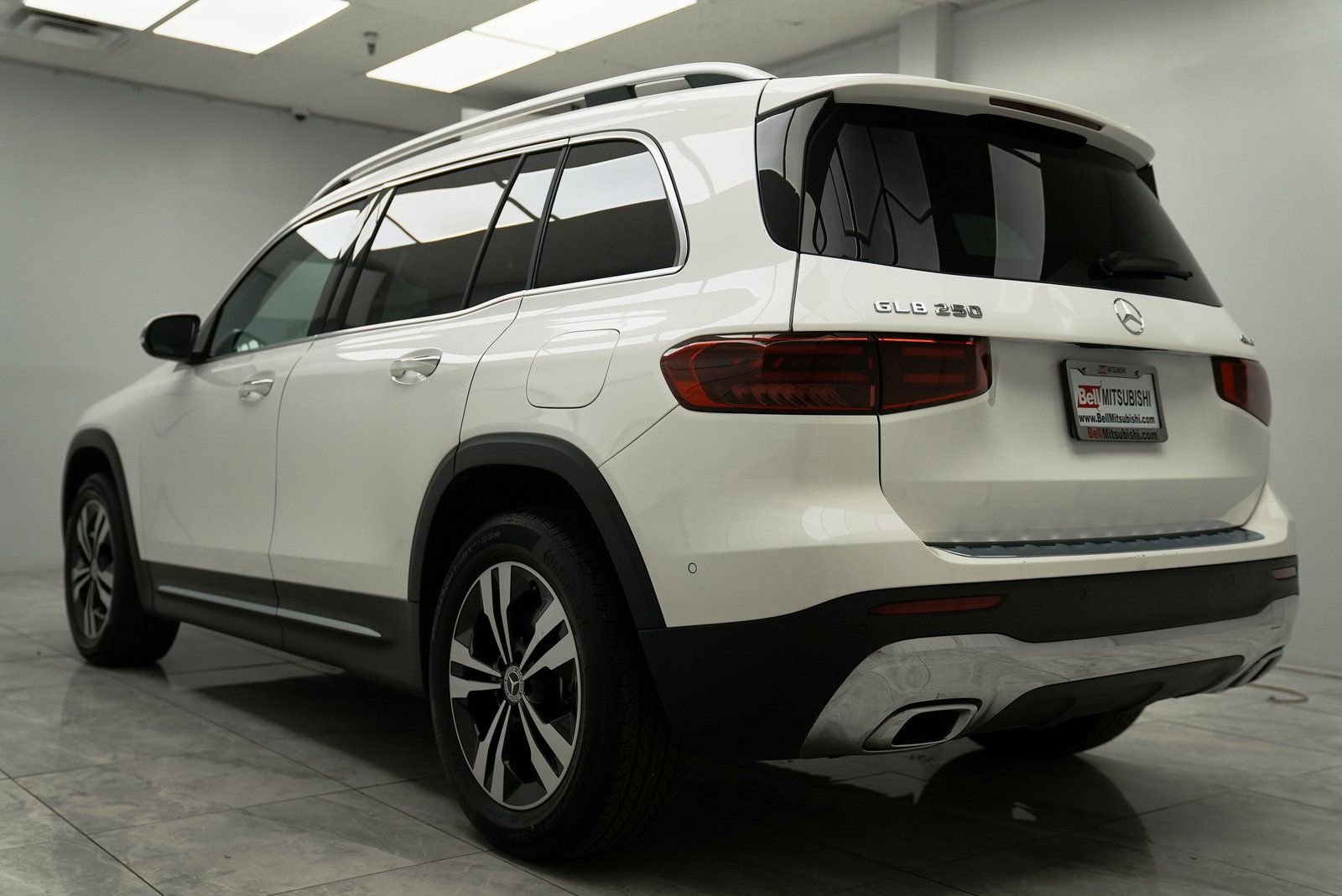 Used 2025 Mercedes-Benz GLB 250 4MATIC image 5