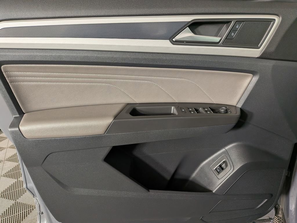 Used 2022 Volkswagen Atlas Cross Sport SEL R-Line image 16