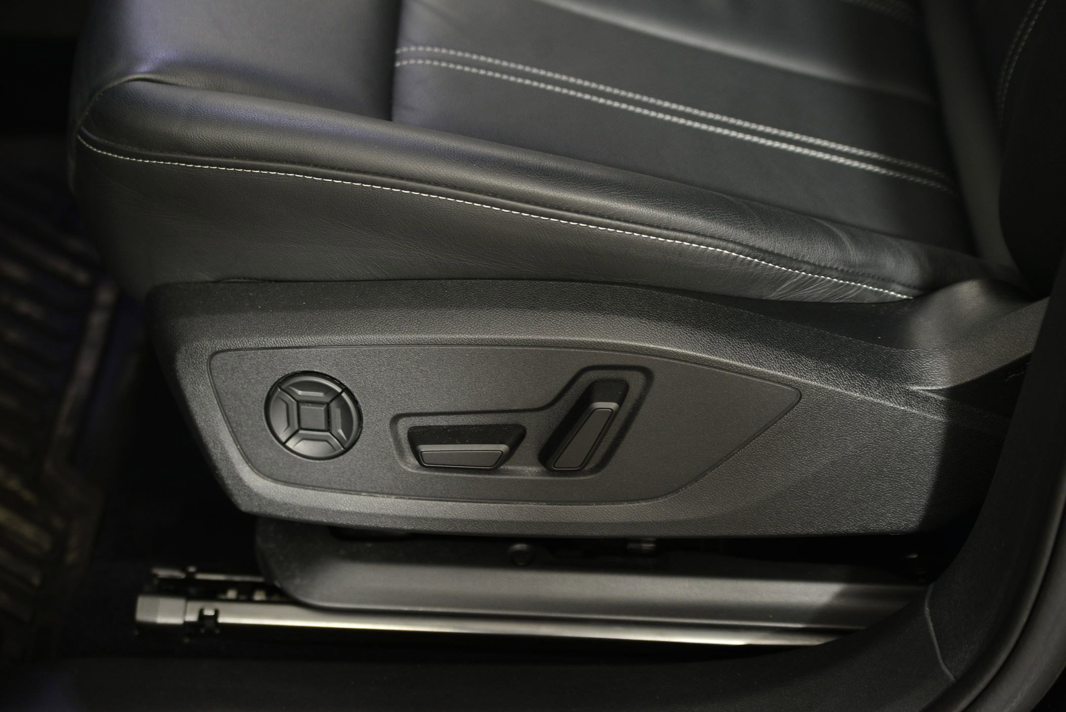 Certified 2024 Audi Q4 e-tron Prestige w/ Black Optic Package image 27