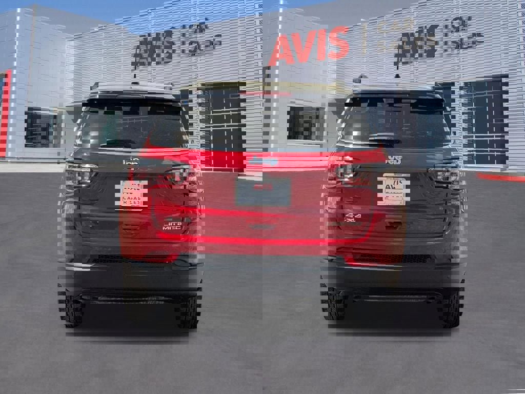 Used 2025 Jeep Compass Limited video 3