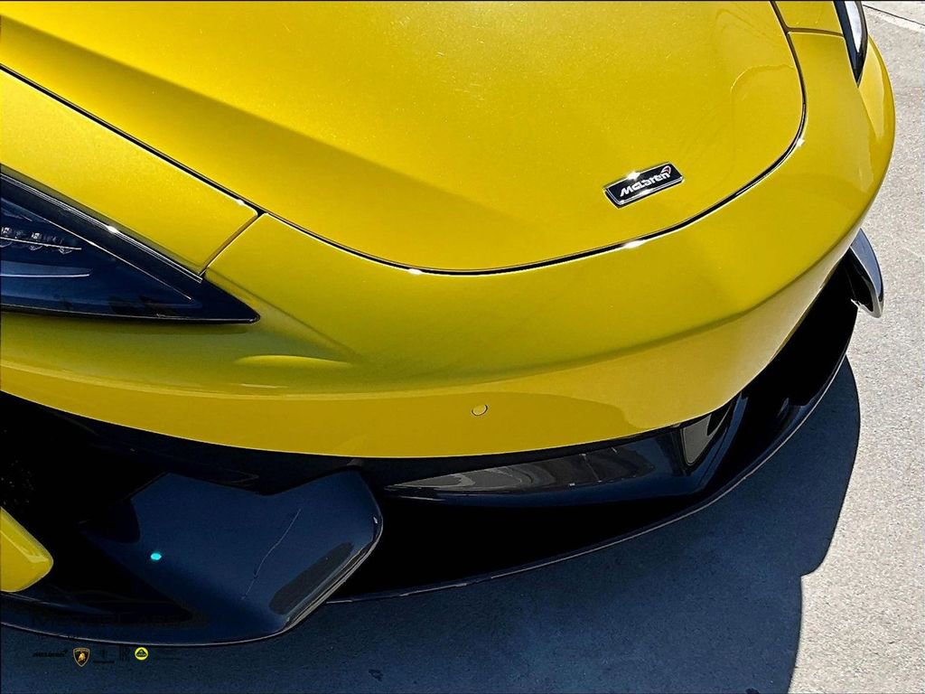 Used 2018 McLaren 570S Spider image 21