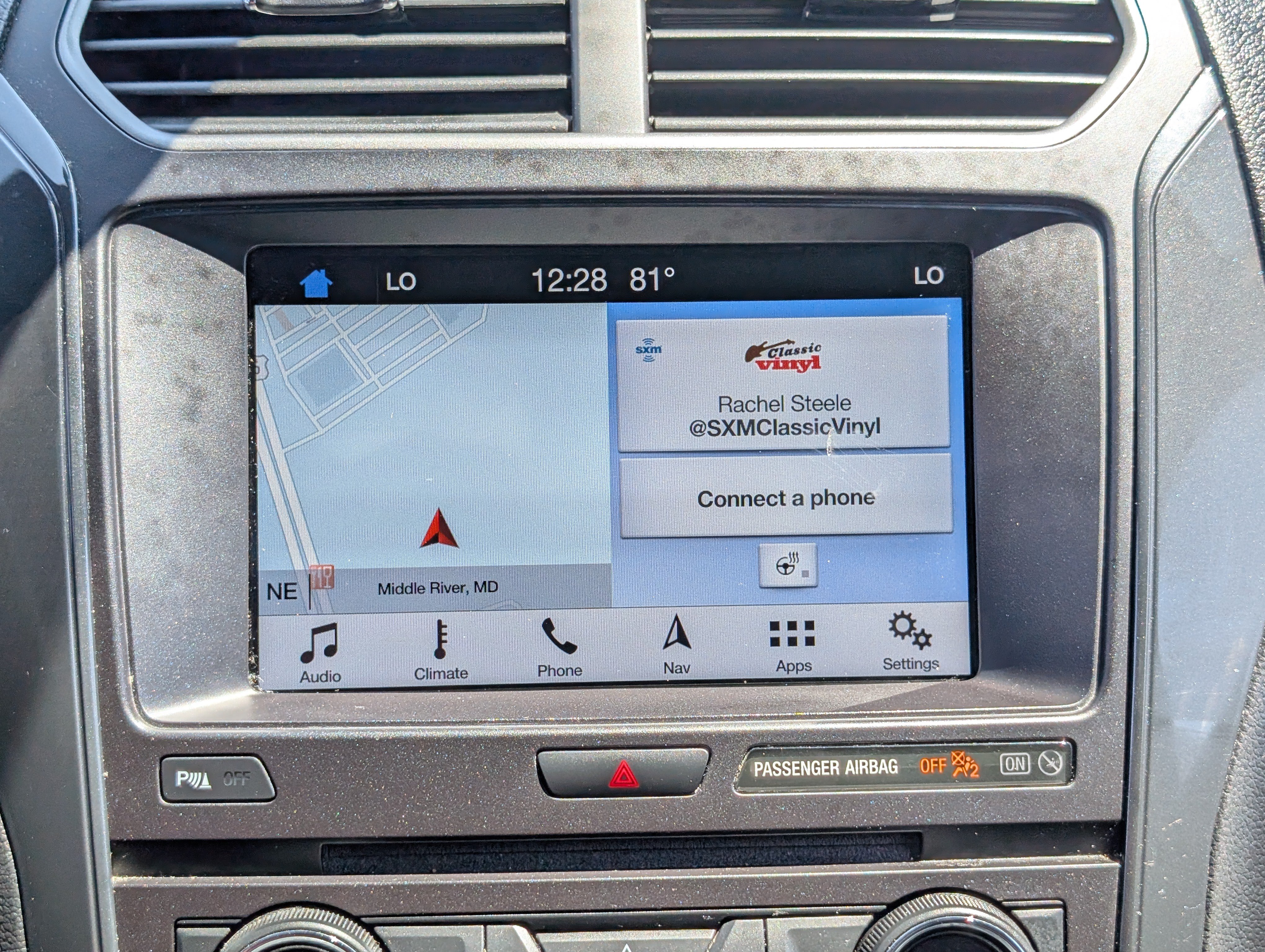 Certified 2018 Ford Explorer XLT w/ Equipment Group 202A AWD/4WD image 30