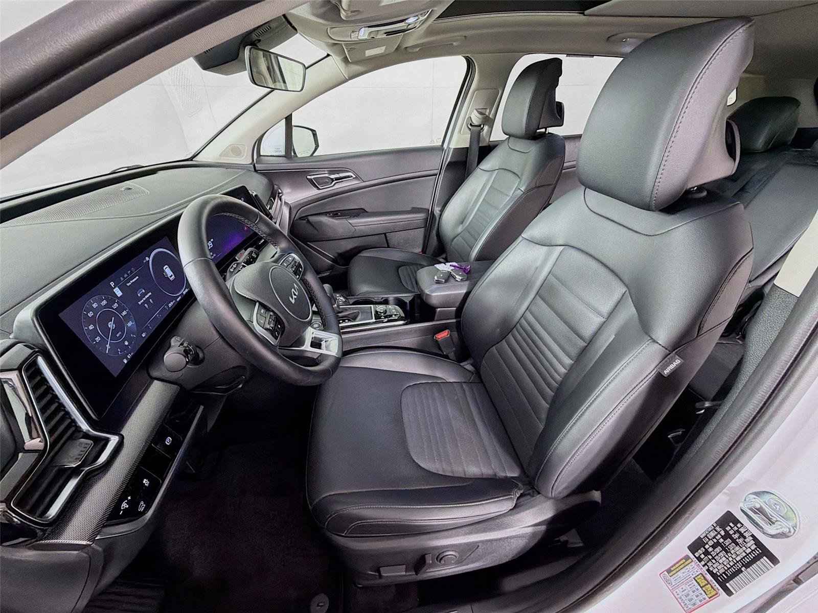 Used 2025 Kia Sportage SX AWD/4WD image 2