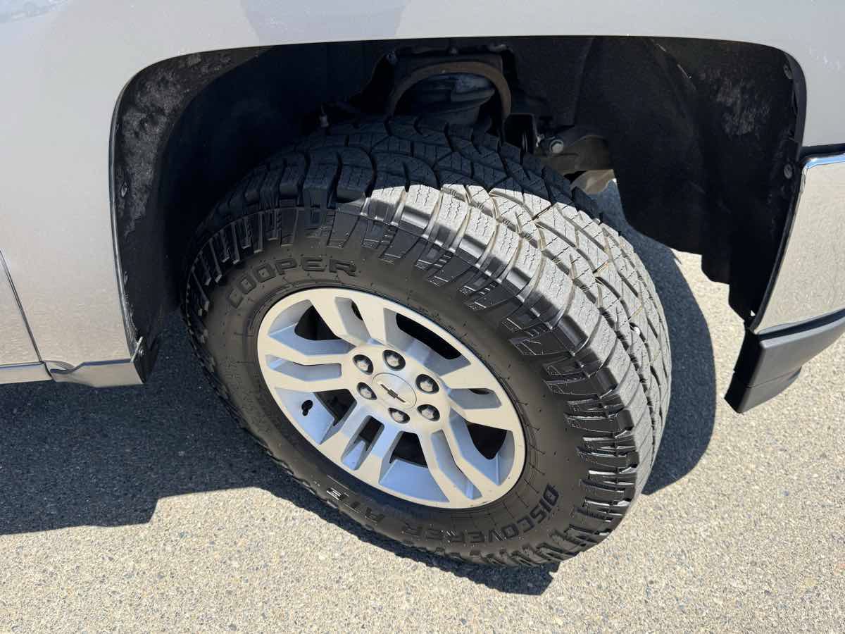 Used 2017 Chevrolet Silverado 1500 LT w/ High Desert Package AWD/4WD image 38