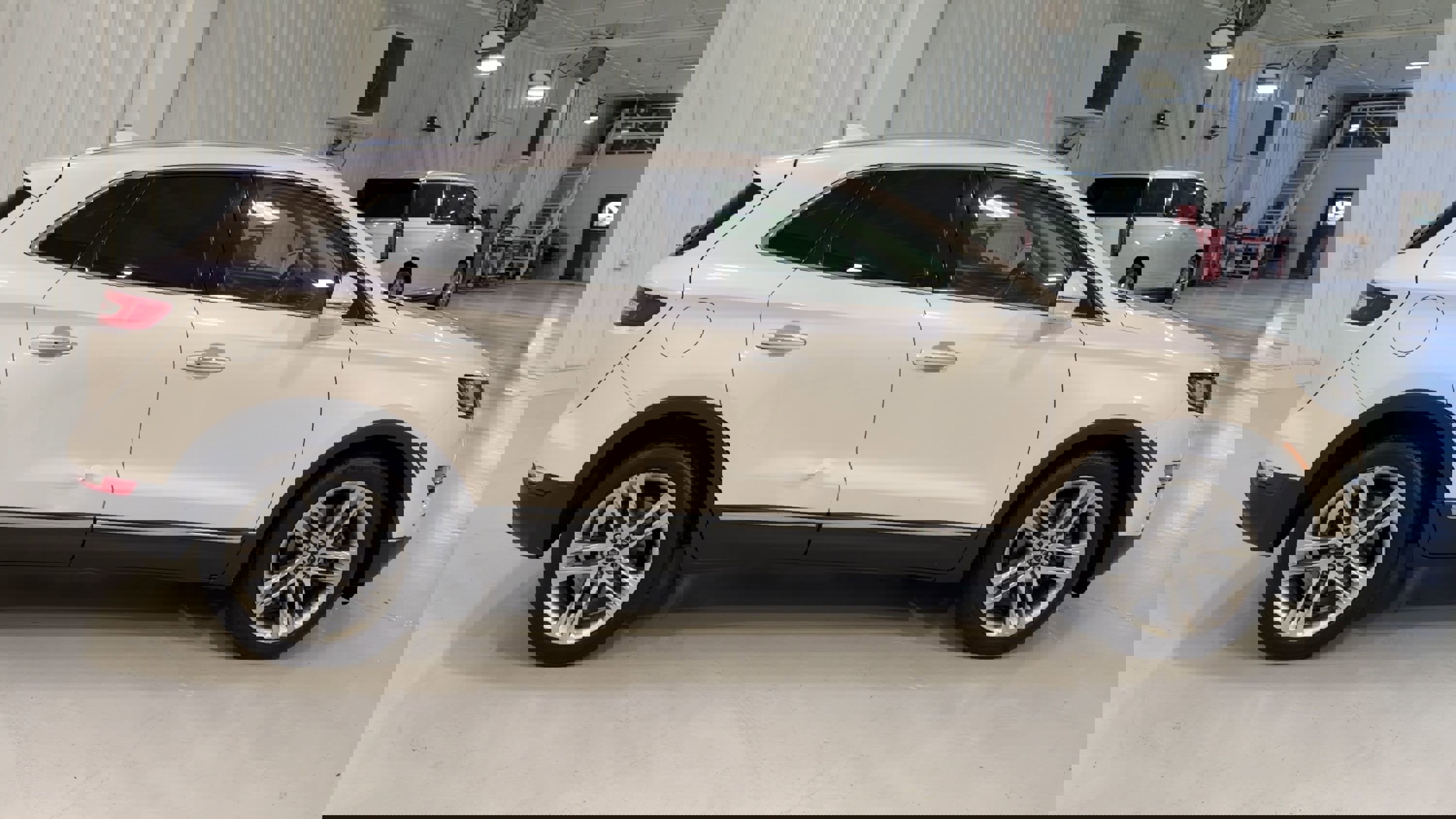 Used 2019 Lincoln MKC Reserve w/ MKC Climate Package image 2