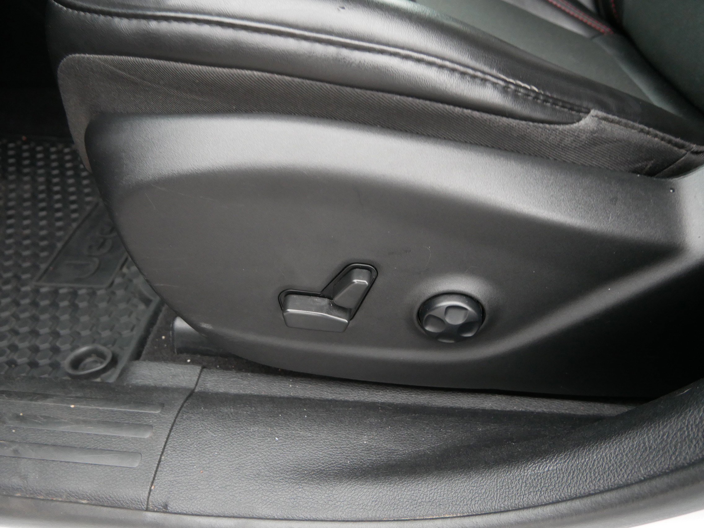 Used 2021 Jeep Cherokee Trailhawk image 23