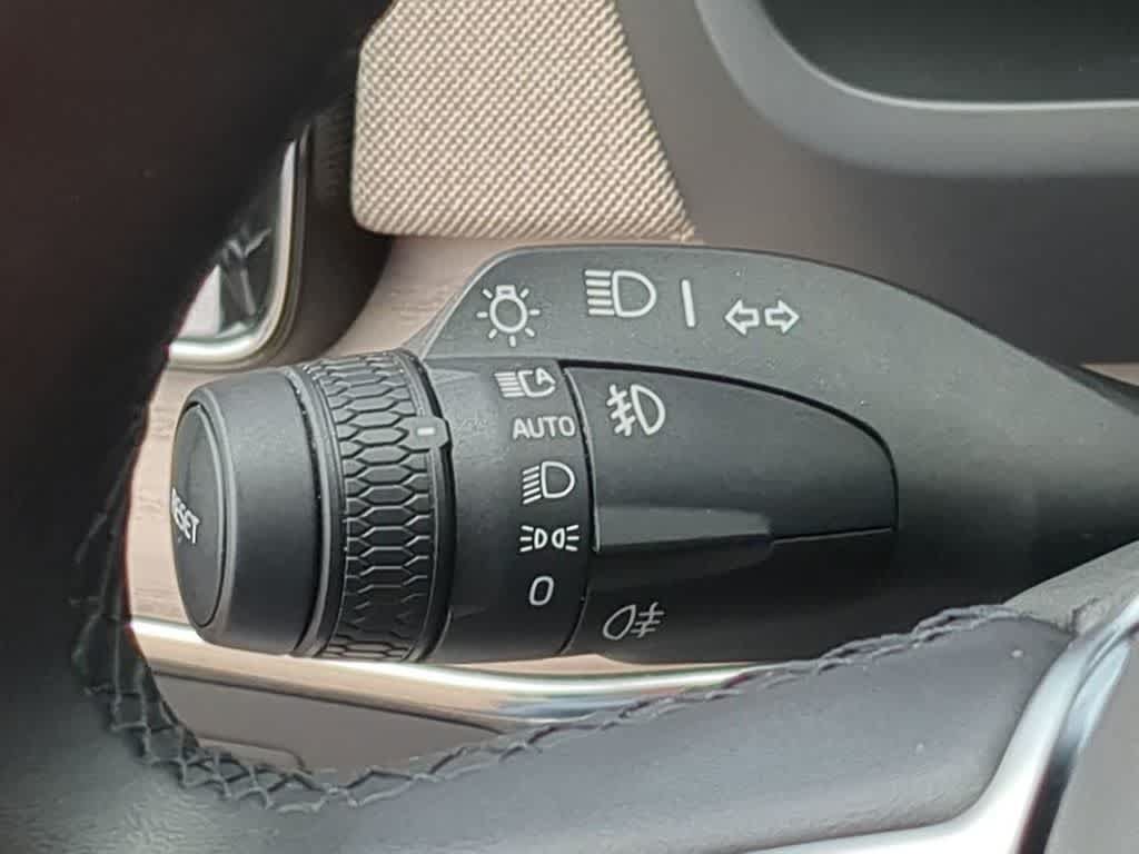 Certified 2026 Volvo XC90 B6 Plus AWD/4WD image 25