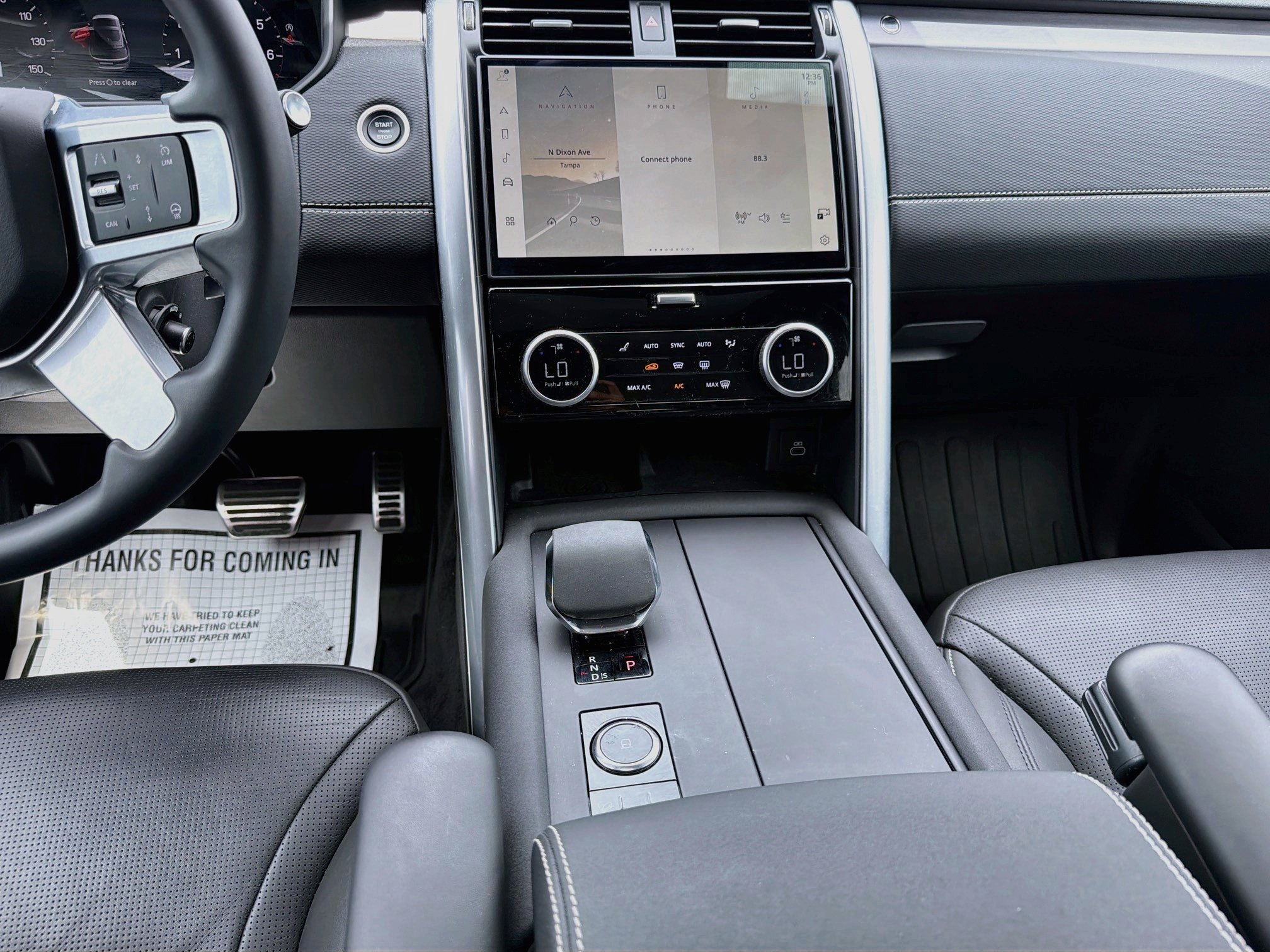 Certified 2025 Land Rover Discovery Dynamic SE AWD/4WD image 19