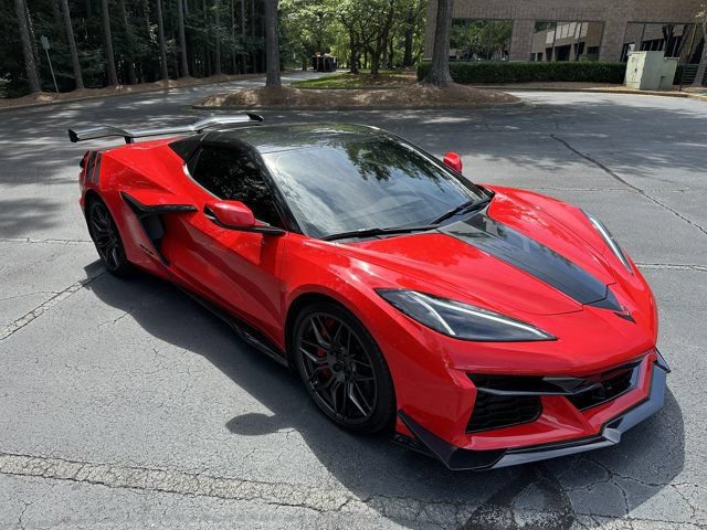 Used 2024 Chevrolet Corvette Z06 w/ Z07 Performance Package RWD image 18