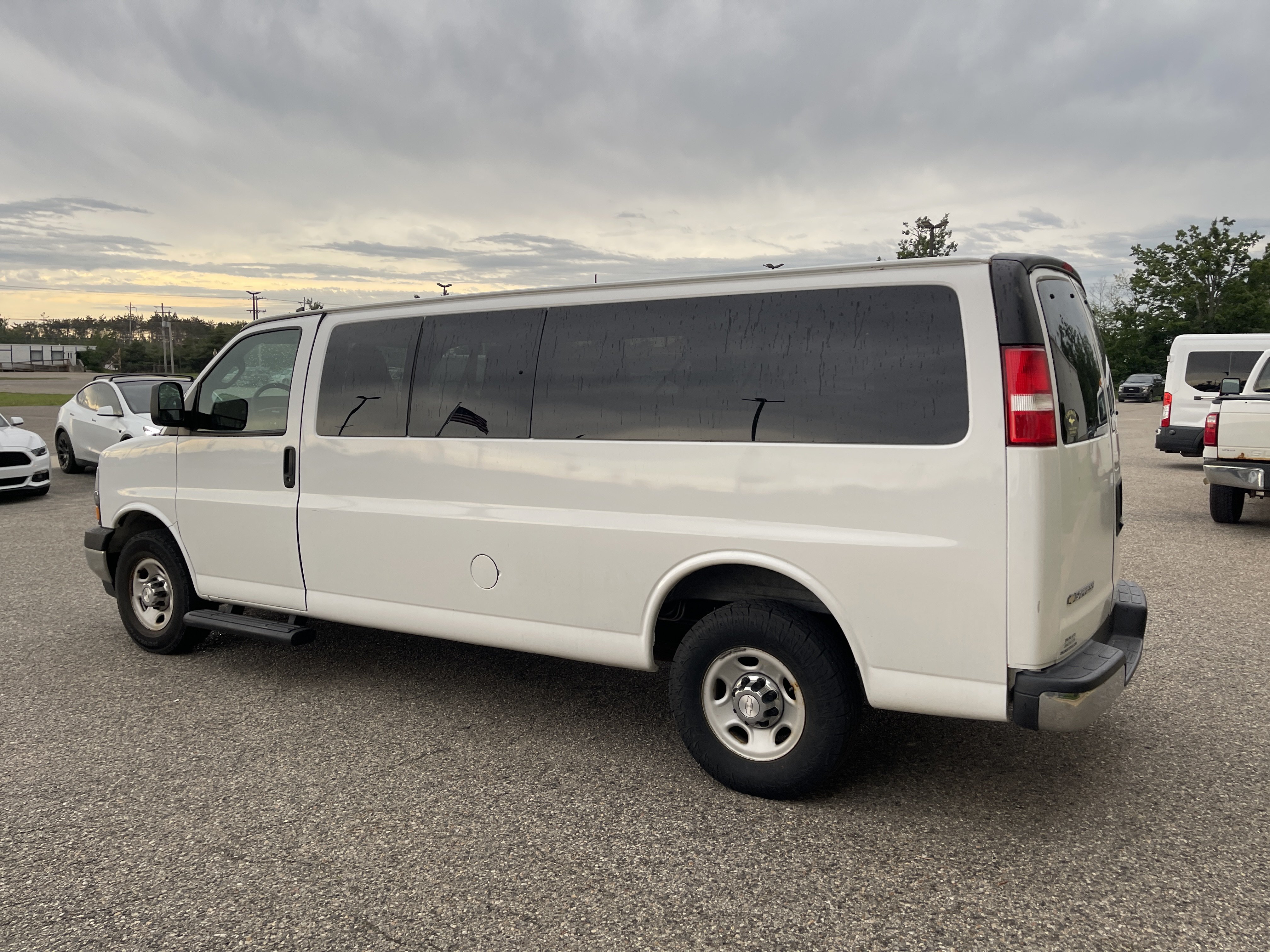 Used 2019 Chevrolet Express 3500 LT w/ LT Preferred Equipment Group RWD image 6