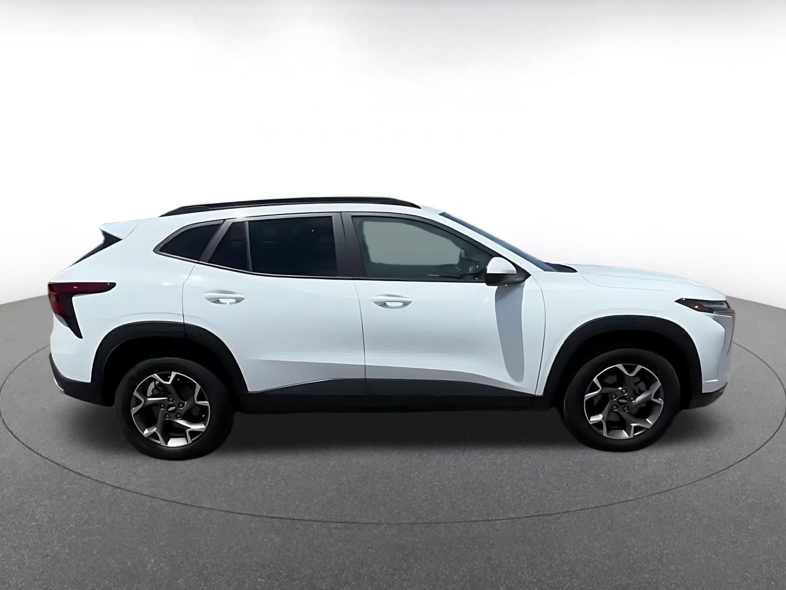 Used 2025 Chevrolet Trax LT FWD image 15