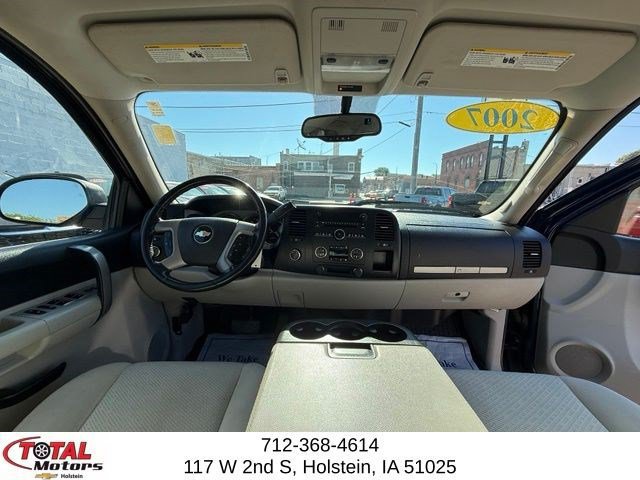 Used 2007 Chevrolet Silverado 1500 LT w/ 1LT Convenience Package AWD/4WD image 13