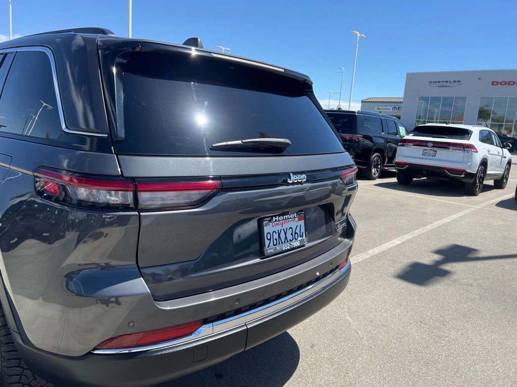 Used 2023 Jeep Grand Cherokee Limited image 13