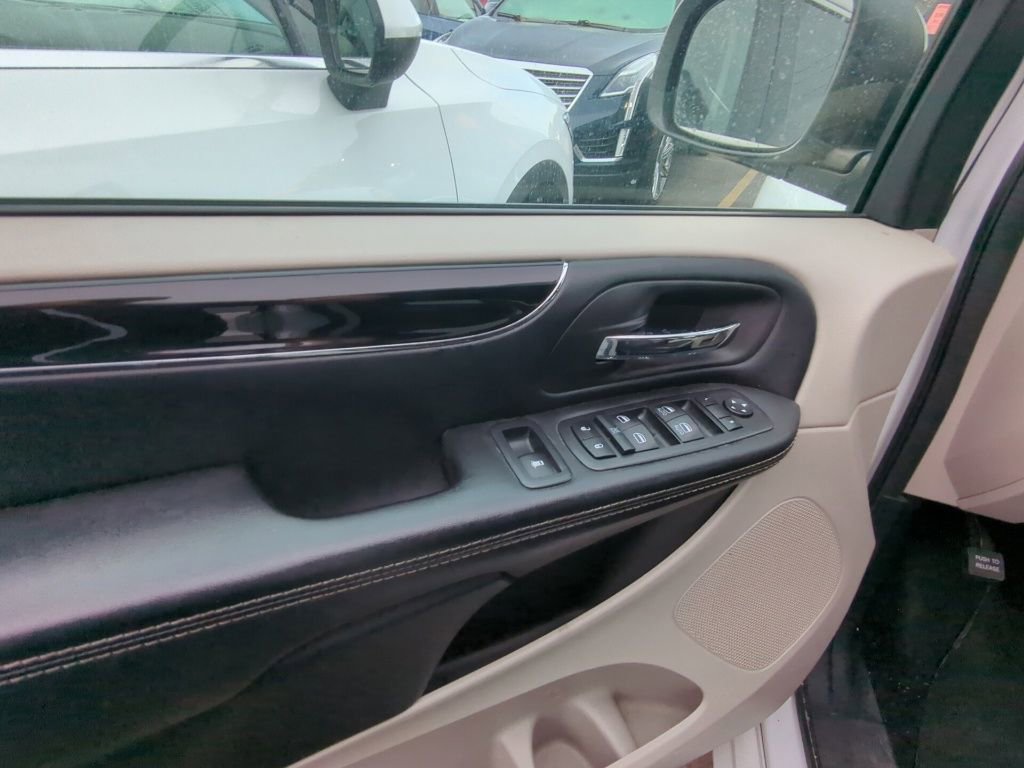 Used 2019 Dodge Grand Caravan SXT FWD image 7