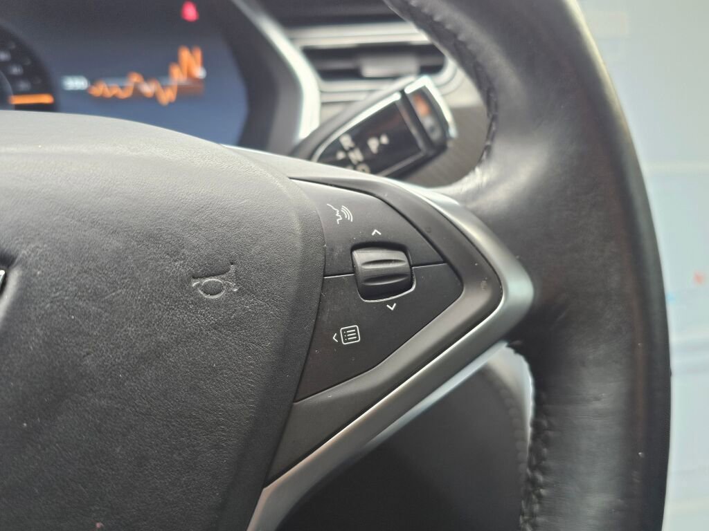 Used 2013 Tesla Model S Performance image 30