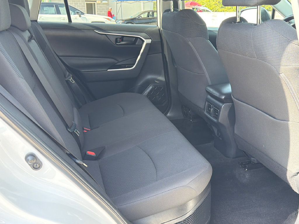 Used 2021 Toyota RAV4 LE AWD/4WD image 13