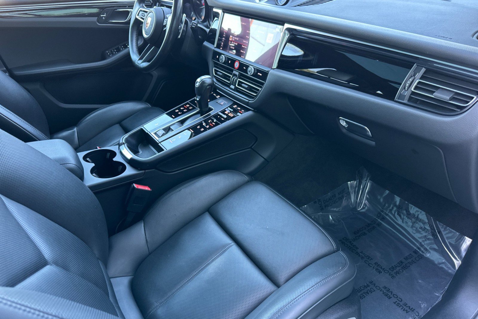 Certified 2023 Porsche Macan image 16