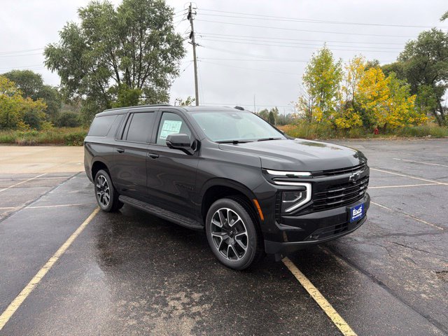 New 2026 Chevrolet Suburban RST w/ RST Capability Package AWD/4WD image 3