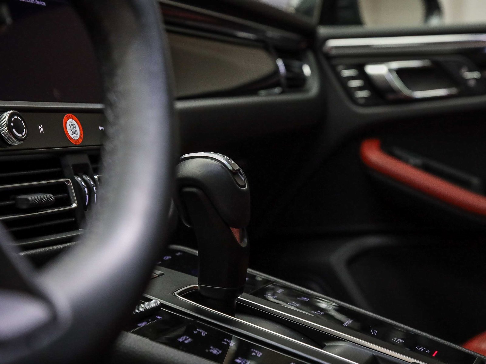 Used 2025 Porsche Macan image 29