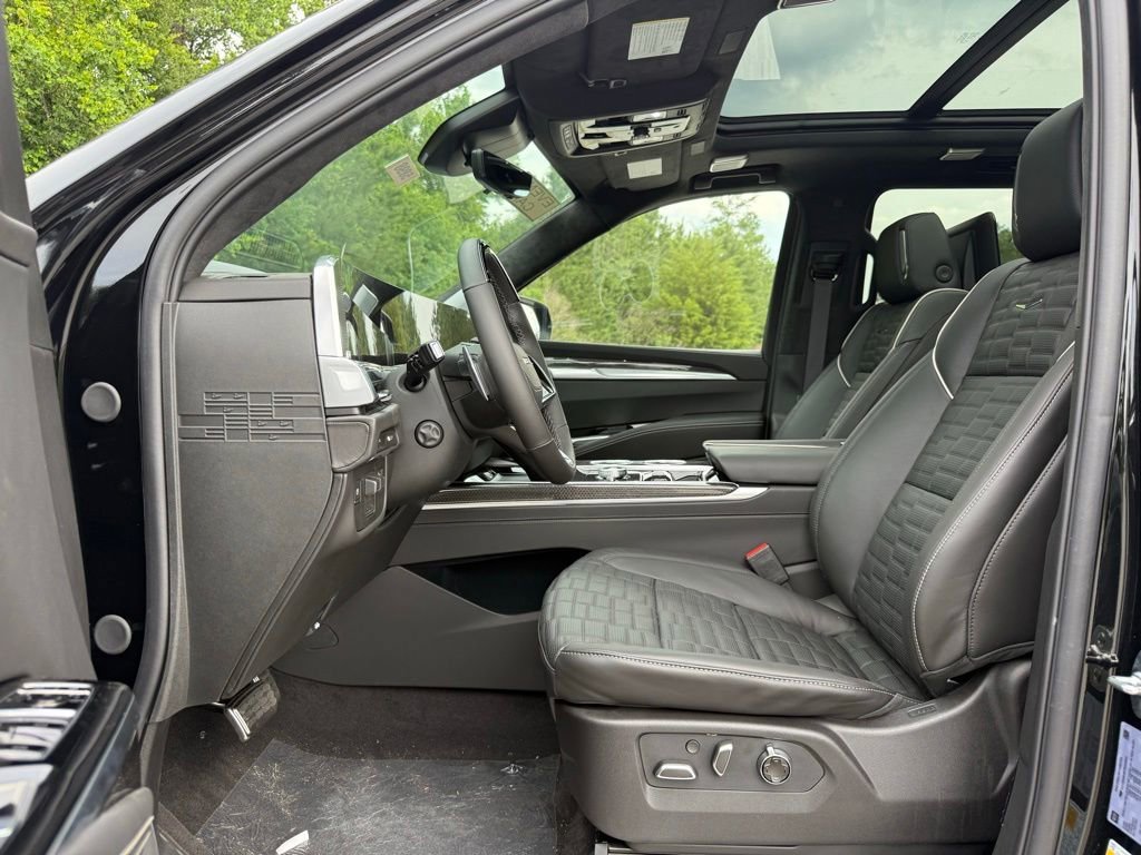 New 2026 Cadillac Escalade ESV V w/ LPO, ONYX Package AWD/4WD image 20