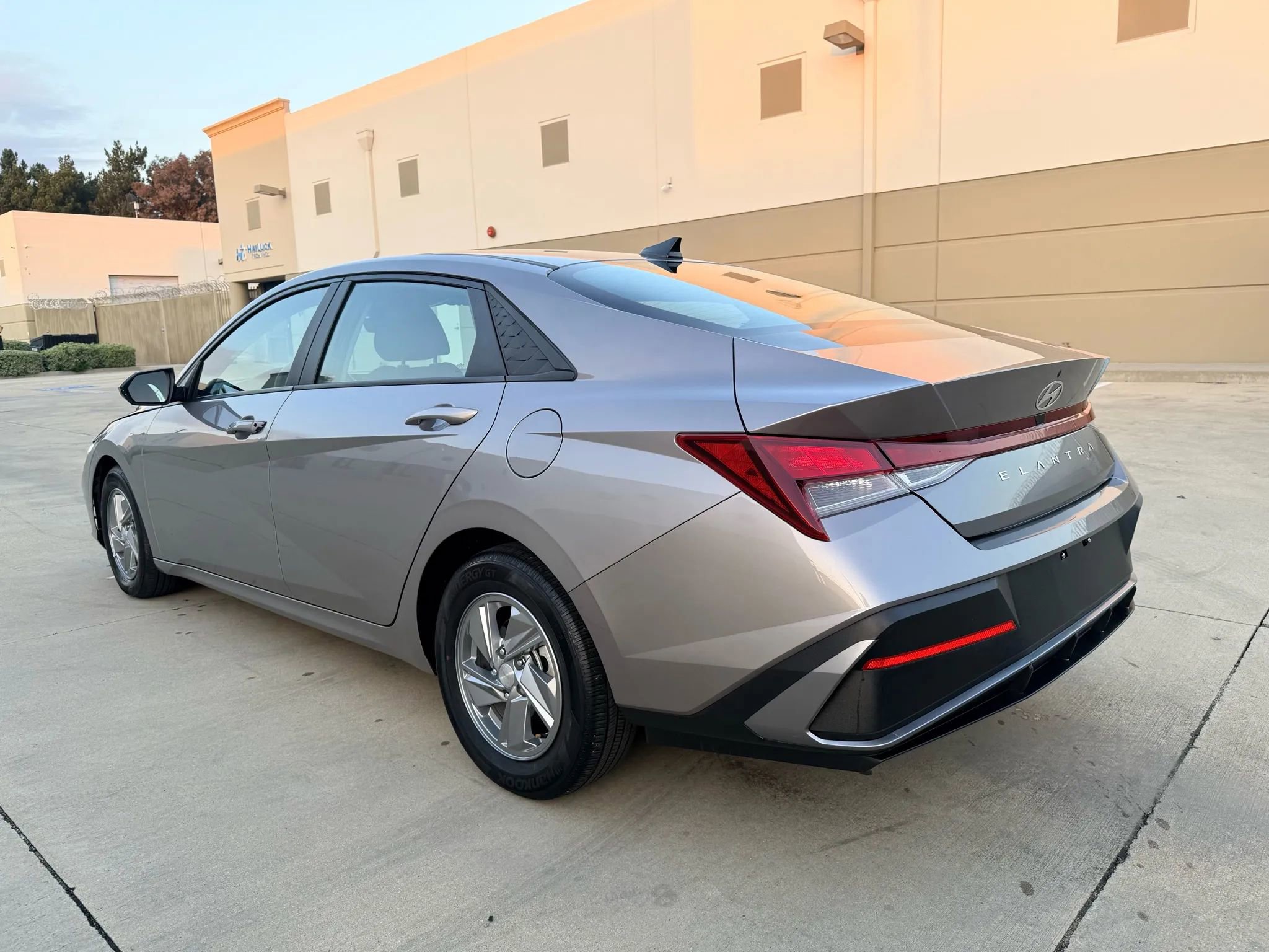 Used 2024 Hyundai Elantra SE image 7