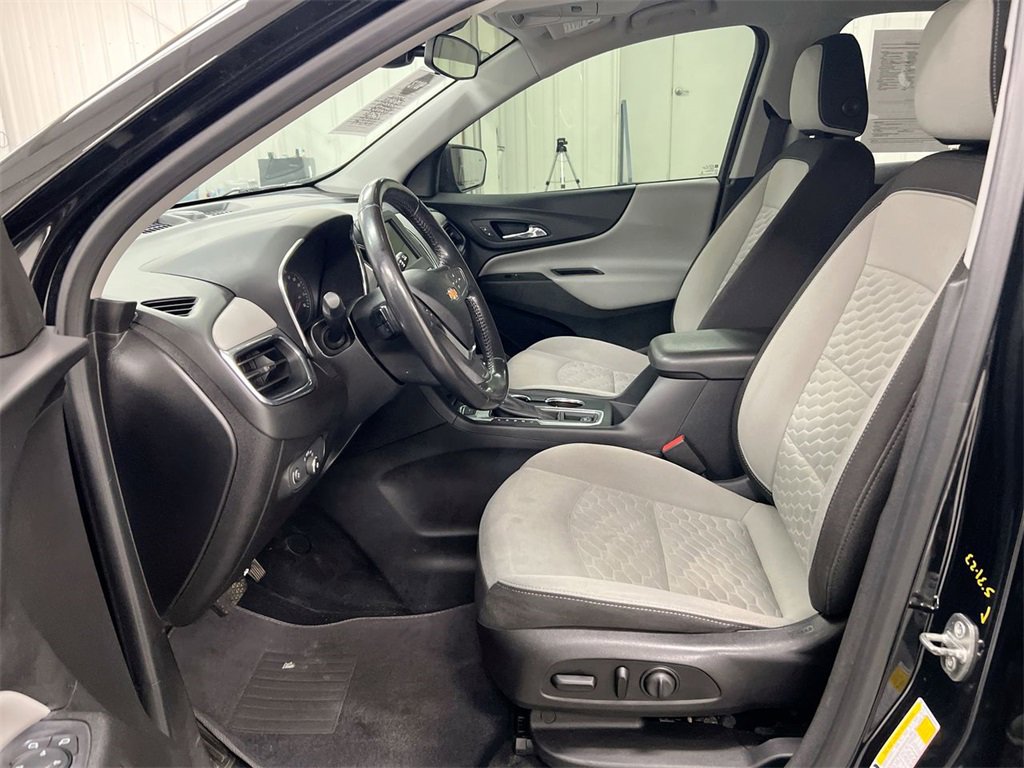Used 2019 Chevrolet Equinox LT w/ Driver Convenience Package image 18