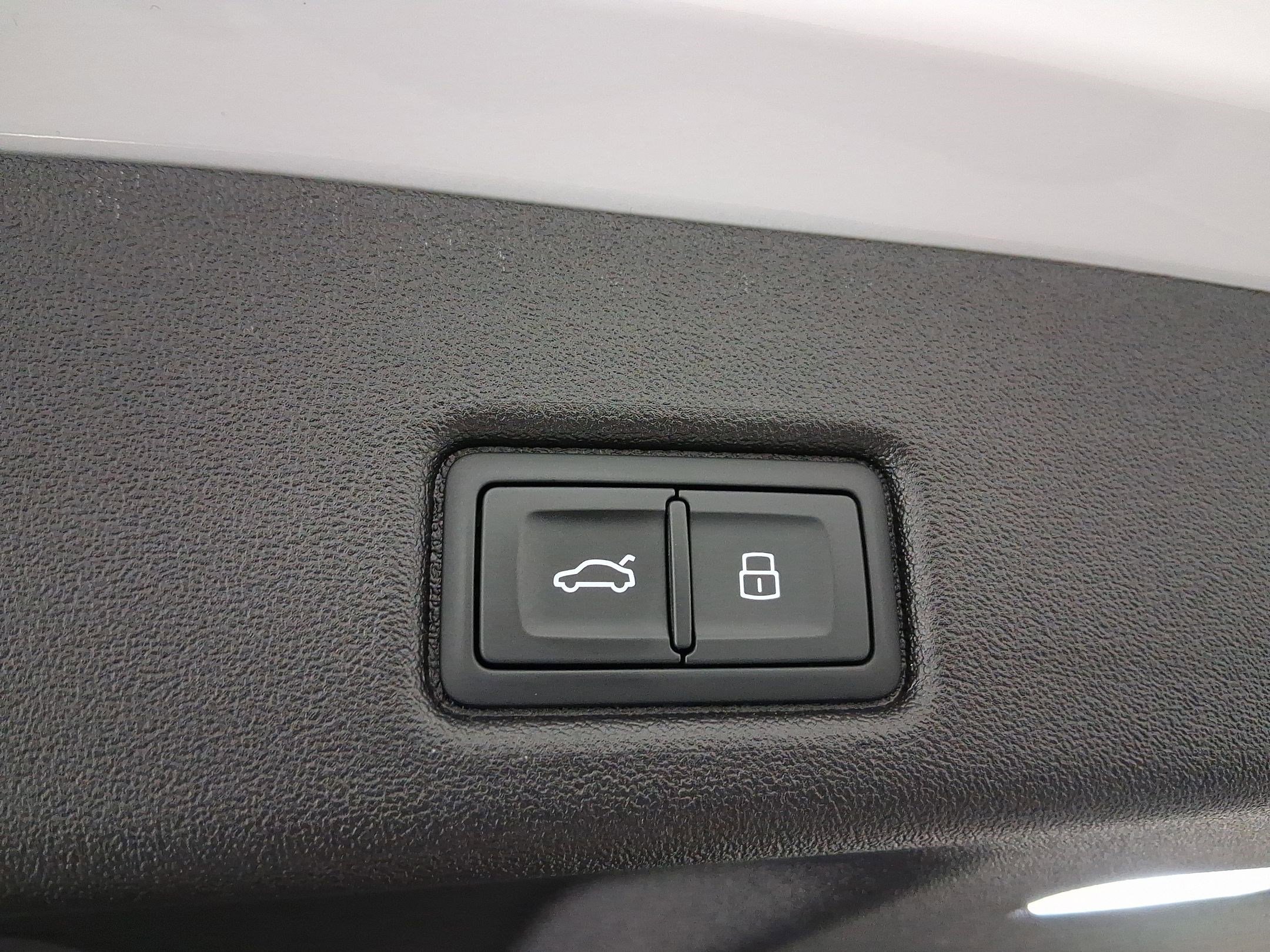 Certified 2025 Audi Q5 Premium w/ Convenience Package image 29