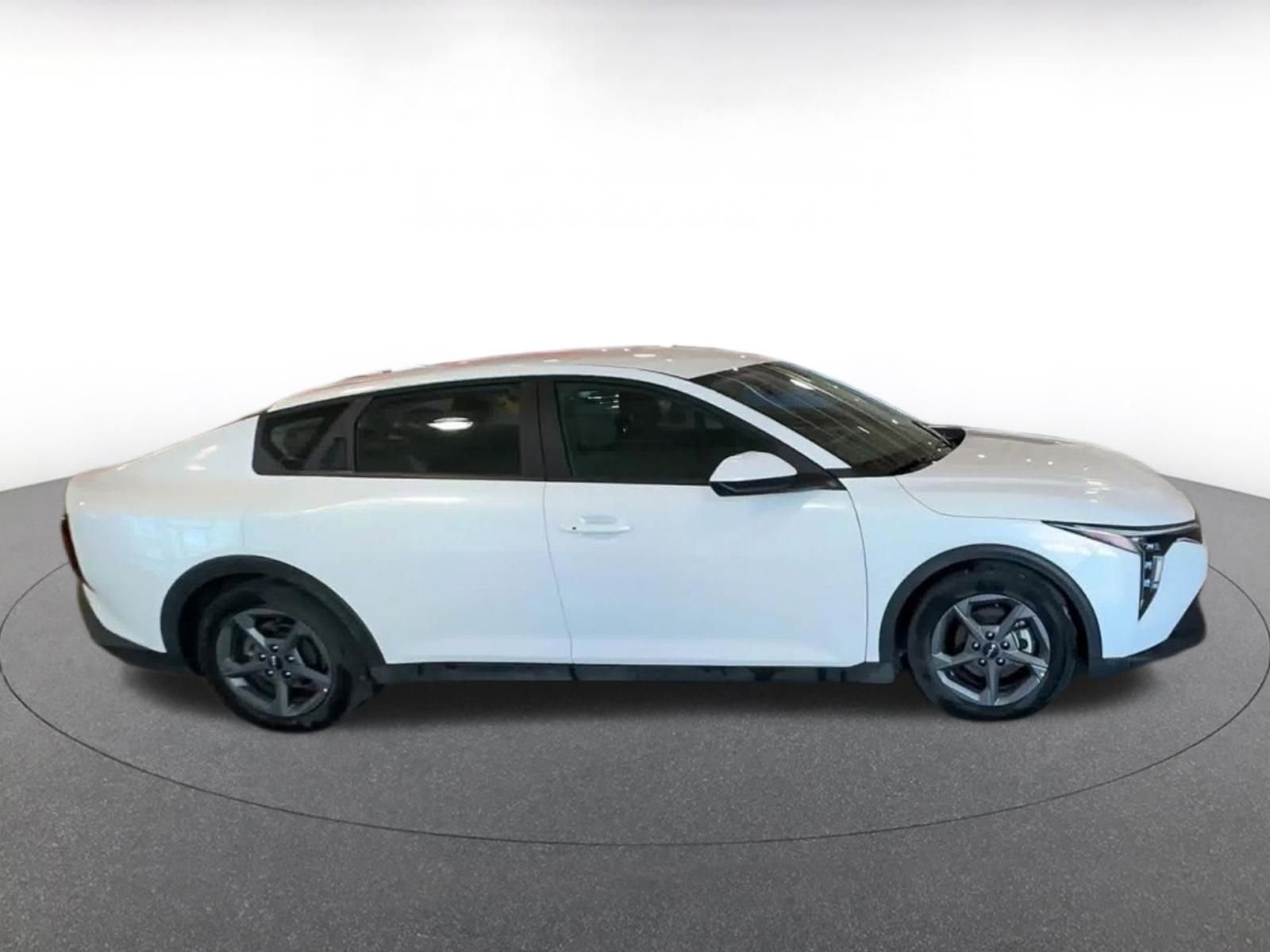 Used 2025 Kia K4 LXS image 11