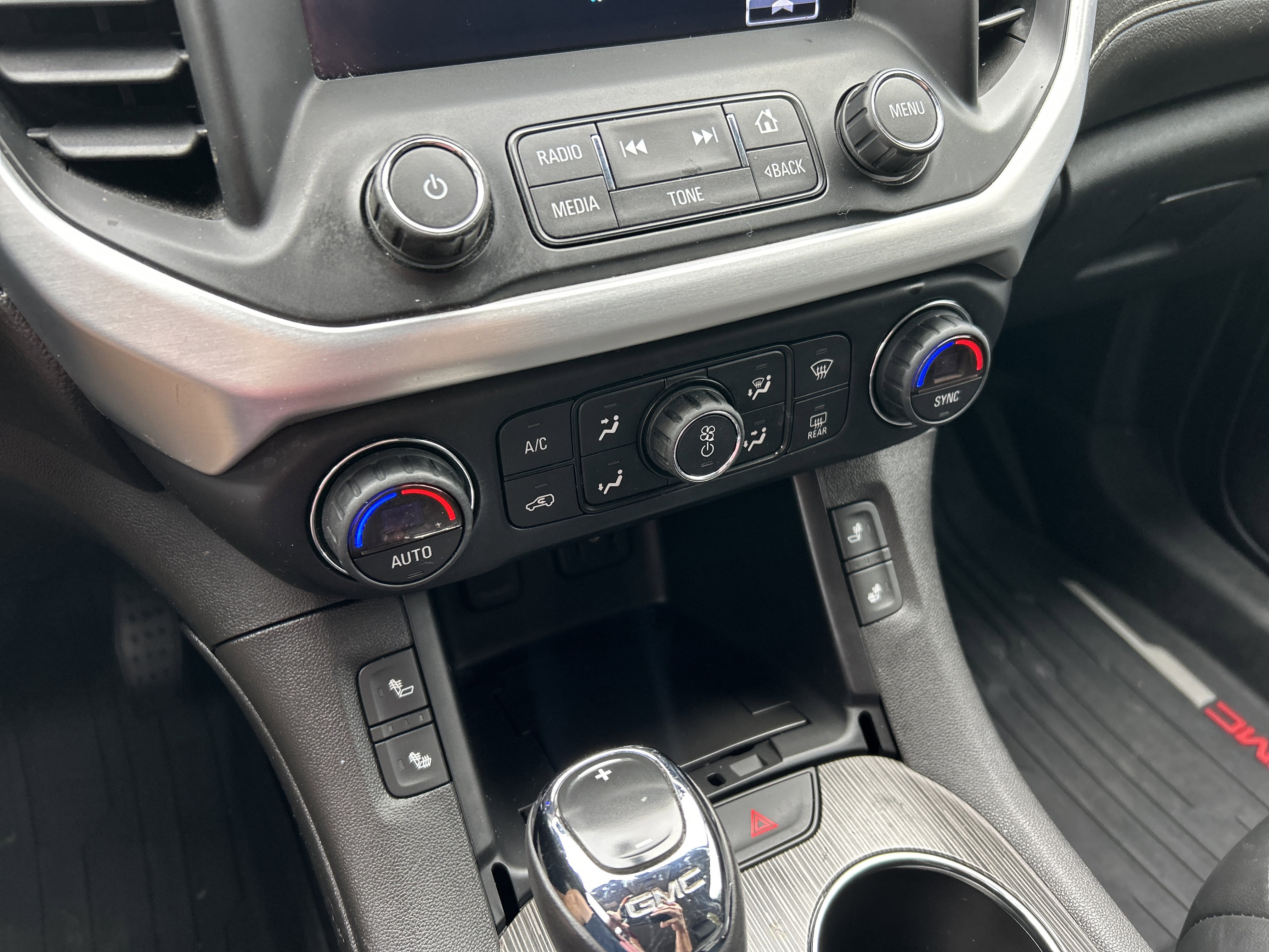 Used 2018 GMC Acadia SLT image 26