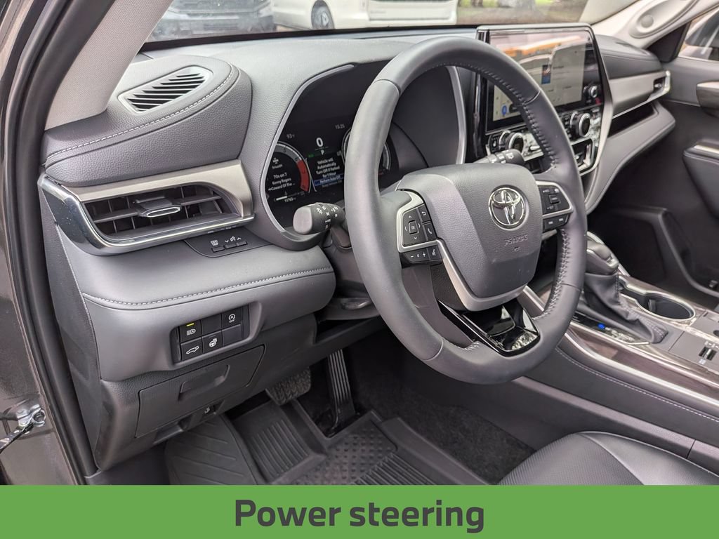 Used 2025 Toyota Highlander Limited FWD image 35