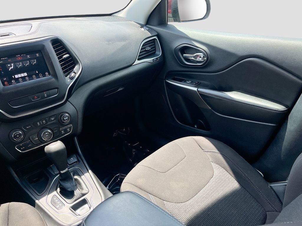 Used 2021 Jeep Cherokee Latitude FWD image 22