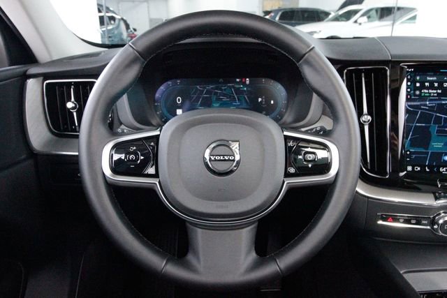 Used 2025 Volvo XC60 B5 Plus image 9