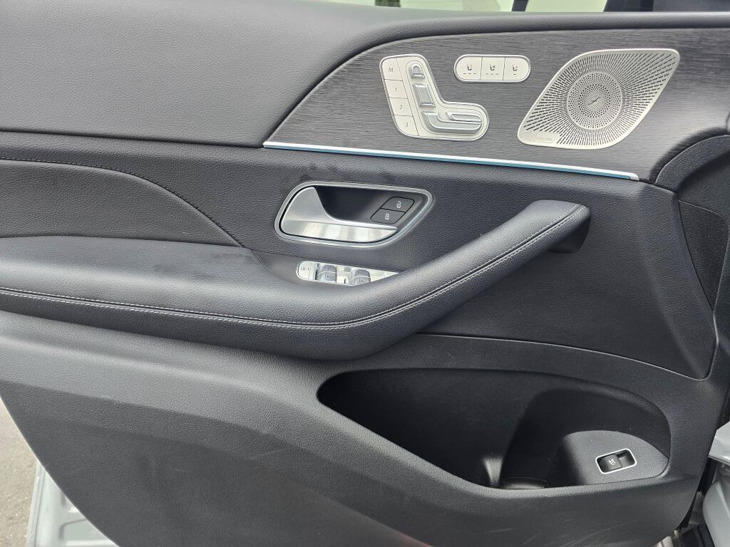Used 2024 Mercedes-Benz GLS 450 4MATIC image 36