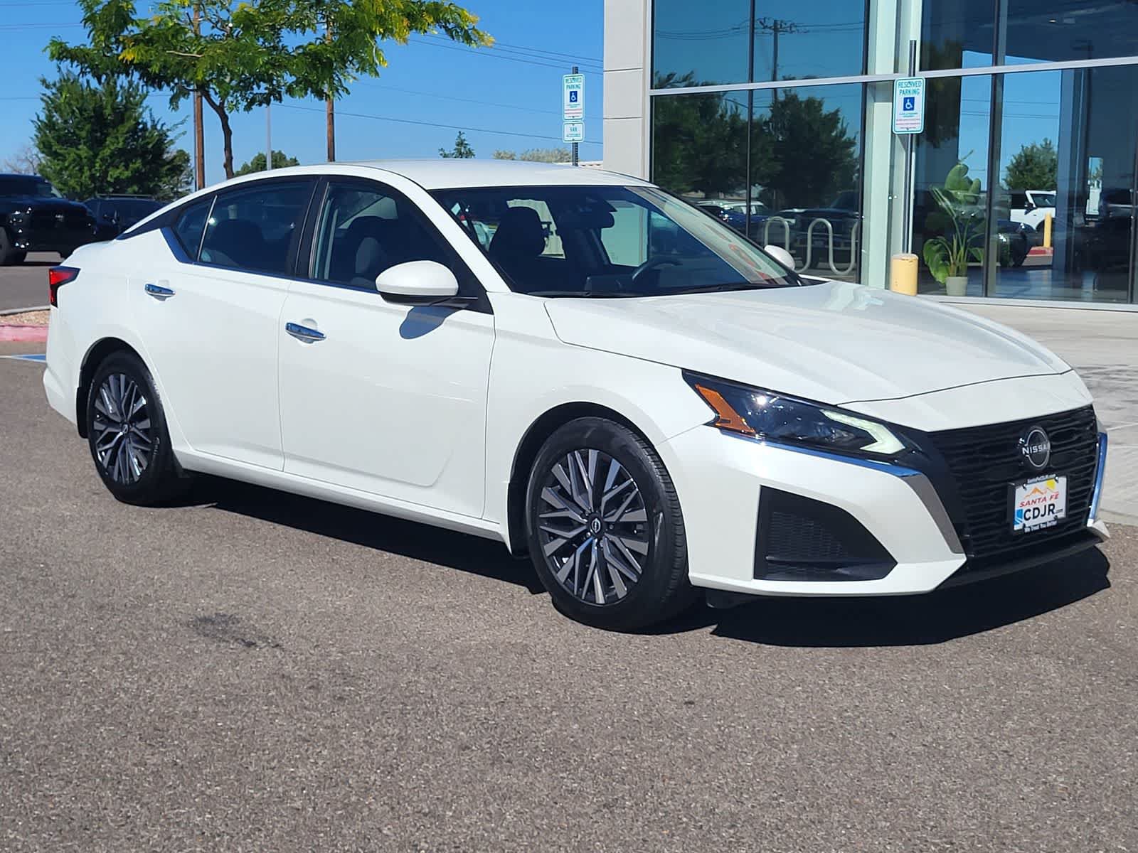 Used 2023 Nissan Altima 2.5 SV FWD image 3