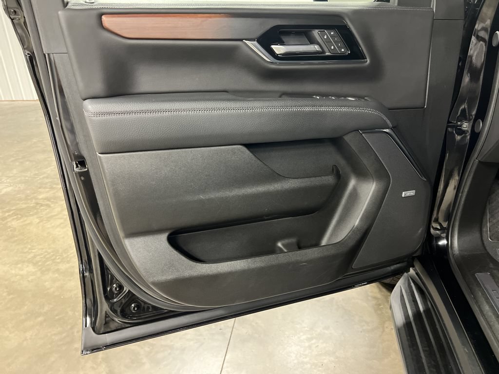 Certified 2025 GMC Yukon Denali AWD/4WD image 16