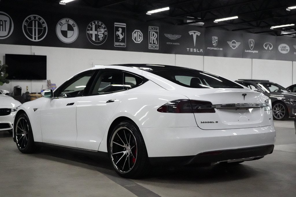 Used 2015 Tesla Model S 60 RWD image 3