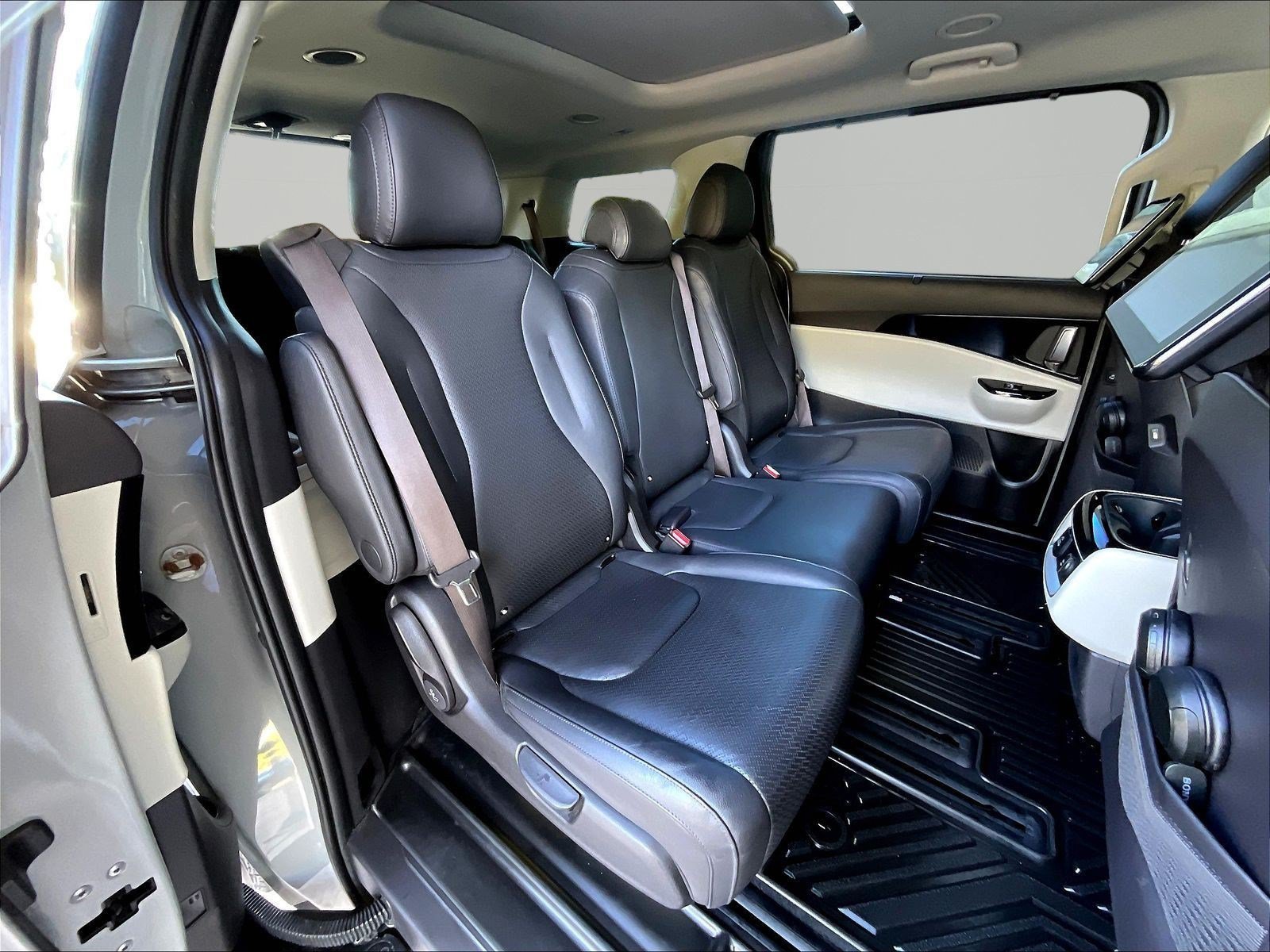 Used 2024 Kia Carnival SX Prestige FWD image 24