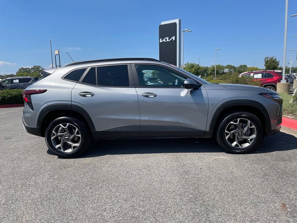 Used 2025 Chevrolet Trax LT w/ Driver Confidence Package FWD image 9