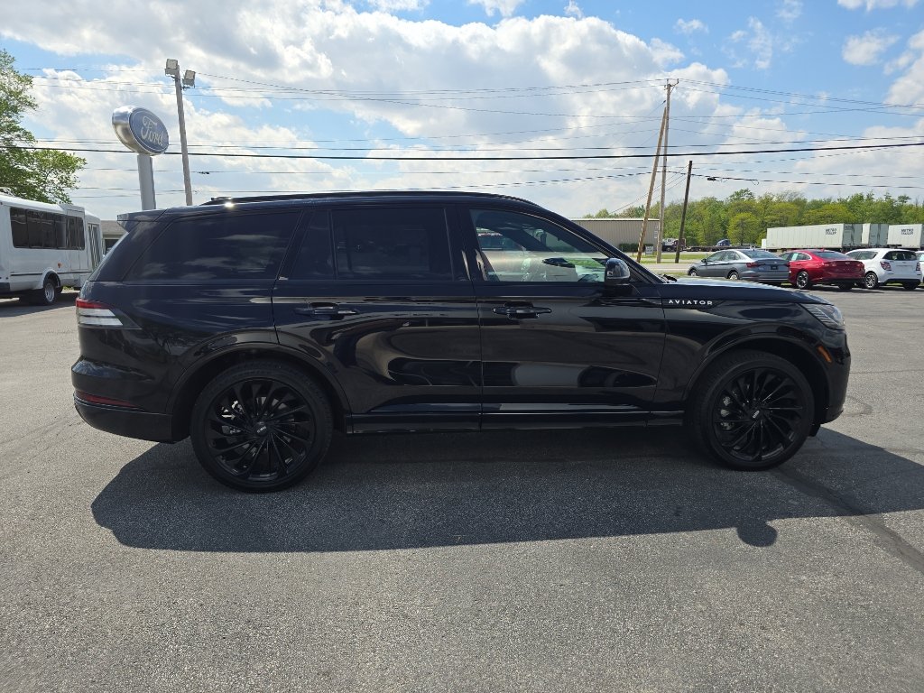 Used 2025 Lincoln Aviator Reserve w/ Jet Appearance Package AWD/4WD image 5