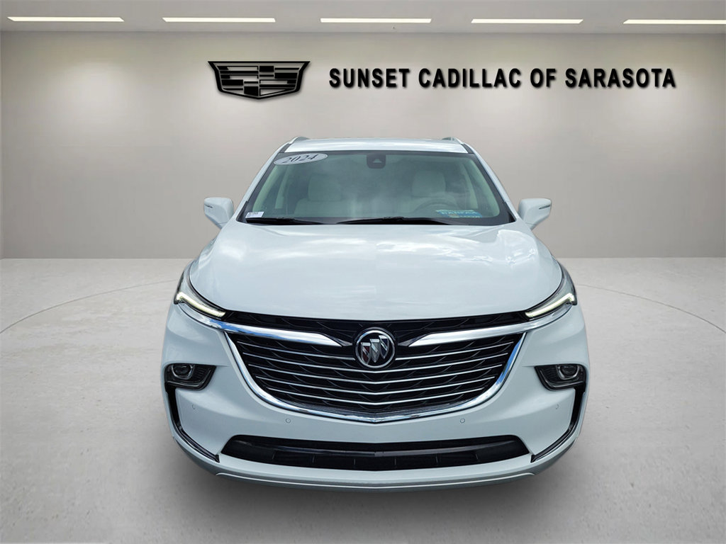 Used 2024 Buick Enclave Essence image 2