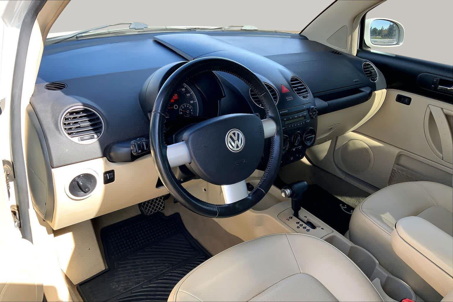 Used 2010 Volkswagen Beetle Coupe FWD image 16
