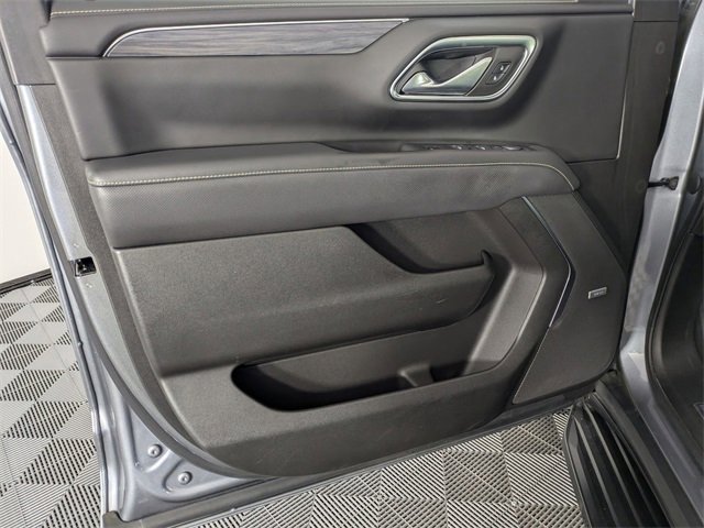 Used 2021 GMC Yukon XL SLT w/ SLT Premium Package image 9