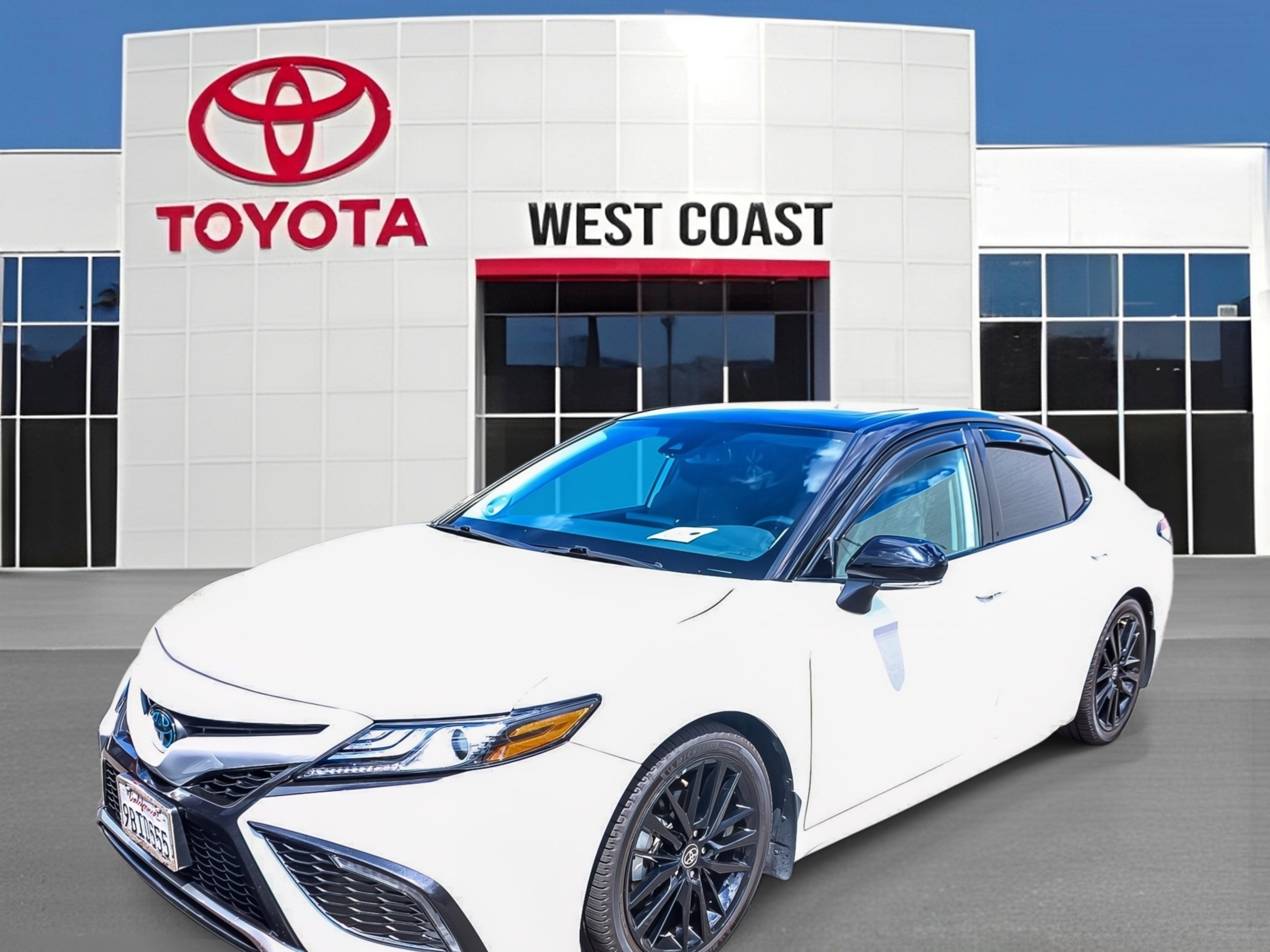 Used 2022 Toyota Camry XSE w/ Navigation Upgrade Package FWD image 1