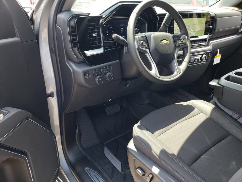 New 2026 Chevrolet Silverado 1500 LT w/ Convenience Package II AWD/4WD image 6