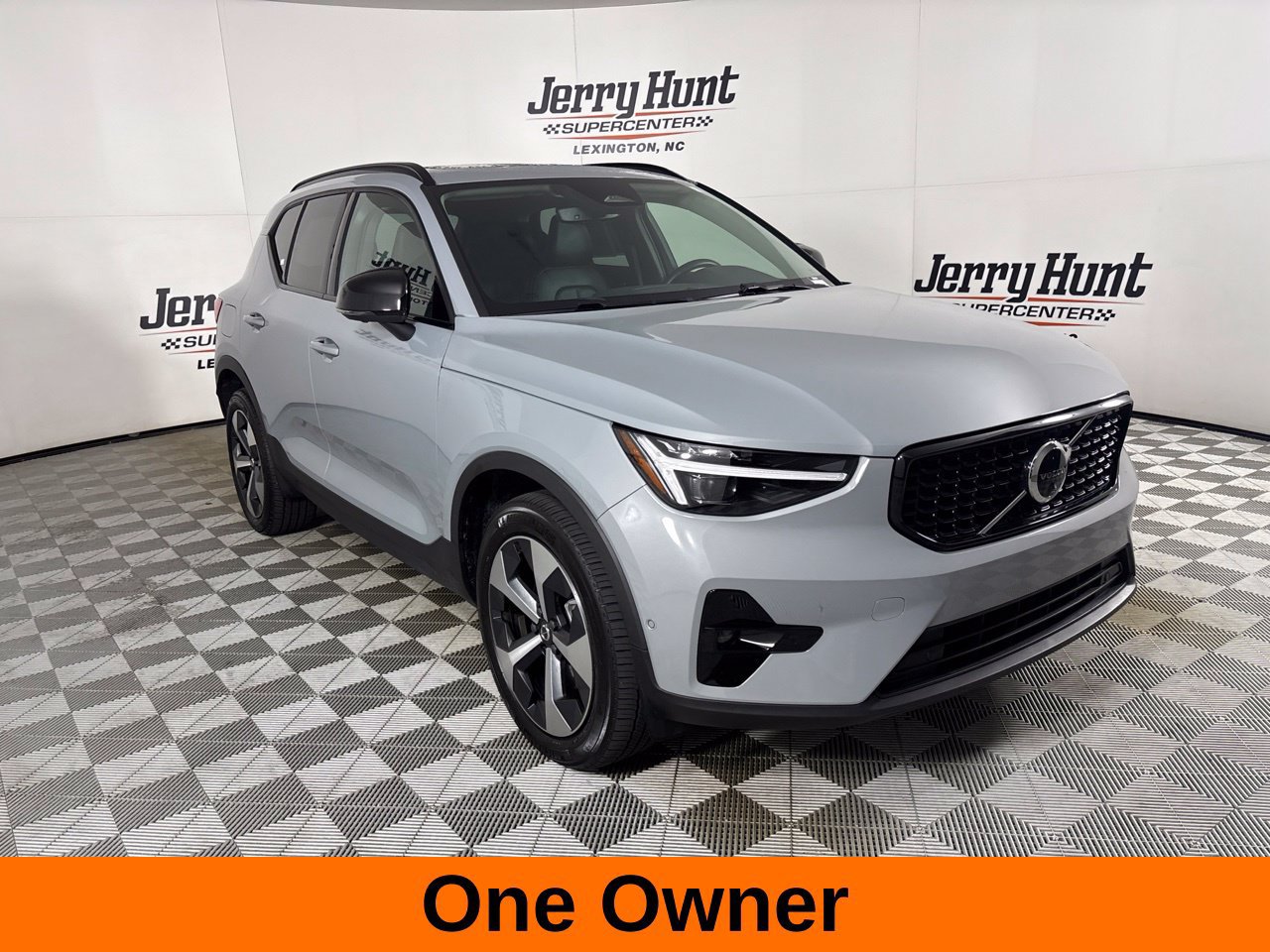Used 2026 Volvo XC40 B5 Plus AWD/4WD image 4